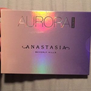 Perfect condition Aurora glow kit by Anastasia